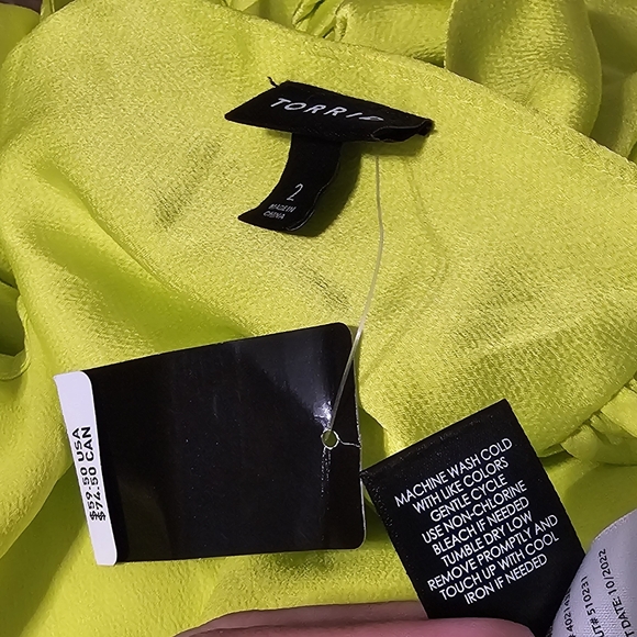 Torrid Size 2X Women's Neon Lime Green/Yellow Satin Wrap Top with Tie Back NWT - Picture 10 of 11